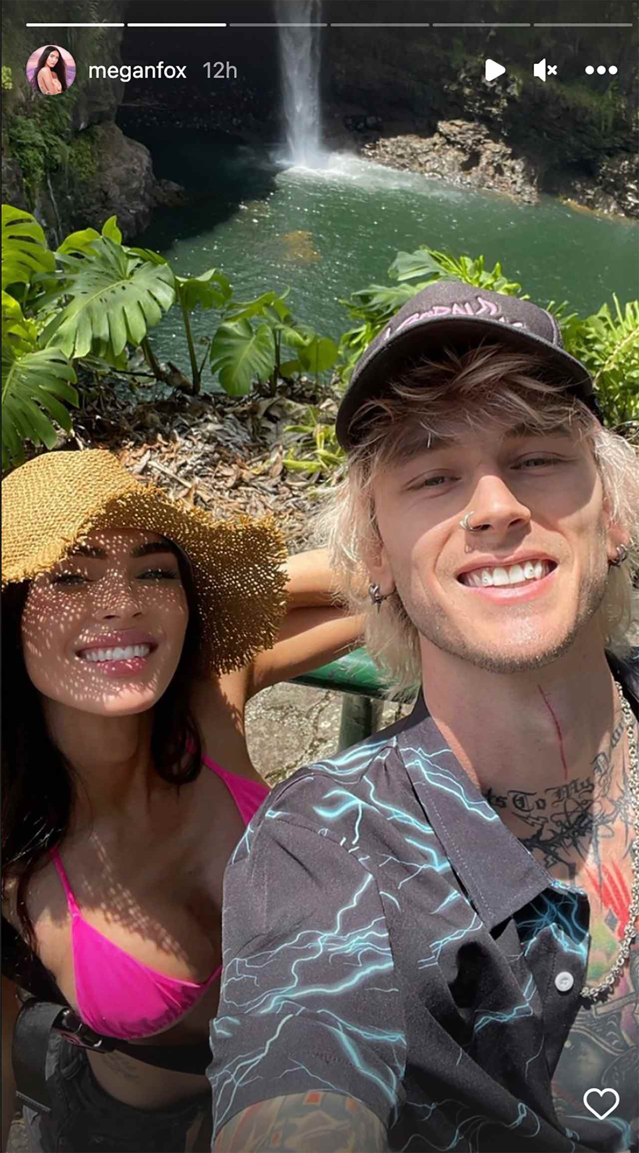 Megan Fox et Machine Gun Kelly prouvent qu'ils ne sont pas brisés par une chute d'eau.