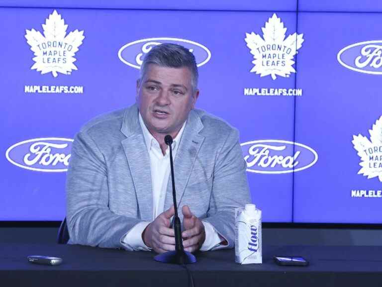 TRAIKOS : Sheldon Keefe des Maple Leafs a les meilleures chances d’être congédié en premier cette saison