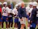 L'entraîneur-chef des Alouettes Dave Ritchie lors d'un entraînement d'équipe à Montréal le 7 juin 1998.