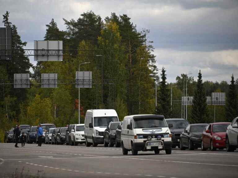 La Finlande envisage d’interdire aux Russes d’entrer alors que le trafic frontalier augmente