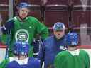 L'entraîneur-chef Bruce Boudreau, qui a appris à connaître ses joueurs lors de ses premiers jours au travail la saison dernière, débutera avec une table rase lors de son premier camp d'entraînement des Canucks cette semaine à Whistler.