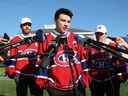 Nick Suzuki s'adresse aux journalistes après avoir été nommé nouveau capitaine des Canadiens de Montréal lors du tournoi de golf annuel de l'équipe à Laval, au nord de Montréal, le lundi 12 septembre 2022.