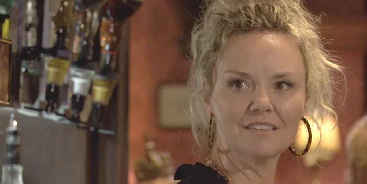 Janine Butcher d'EastEnders révèle sa grossesse dans une scène de choc

