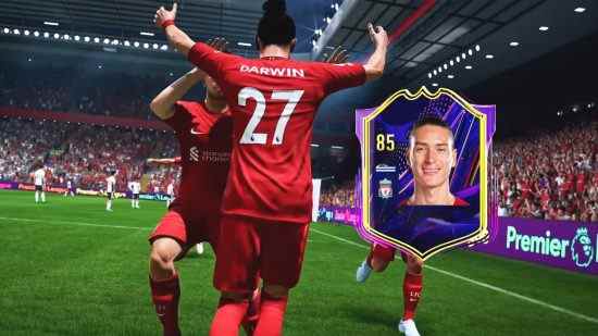 Joueurs de FIFA 23 OTW - Nunez célèbre le fait d'avoir marqué un but avec ses coéquipiers de Liverpool.