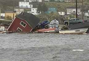 Cette image à distribuer fournie par Pauline Billard le 25 septembre 2022 montre les dommages causés par l'ouragan Fiona à Rose Blanche-Harbour le Cou, Terre-Neuve-et-Labrador.