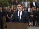 Le premier ministre Justin Trudeau prononce un discours sous les yeux des députés libéraux lors de la retraite estivale du caucus libéral à St. Andrews, au Nouveau-Brunswick, le lundi 12 septembre 2022.  