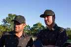 Les golfeurs de l'équipe internationale Corey Conners (à gauche) et Taylor Pendrith (à droite) du Canada sont interviewés après leur match à quatre balles à la Coupe des présidents vendredi au Quail Hollow Club.