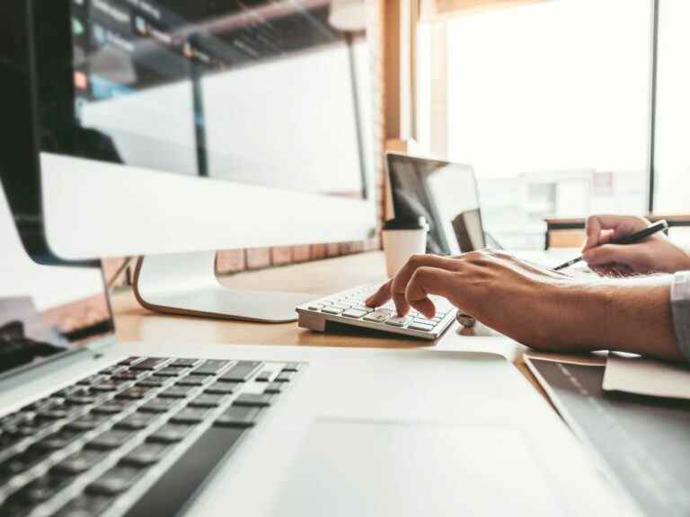 Howard Levitt: Le marché du travail est chaud, mais chercher votre prochain emploi pendant que vous êtes au travail peut vous faire virer