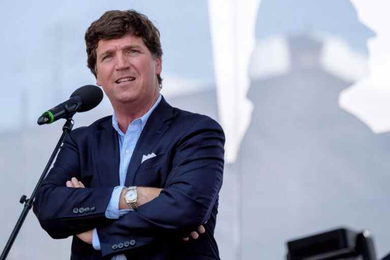 Tucker Carlson s’est présenté aux funérailles du chef des Hells Angels