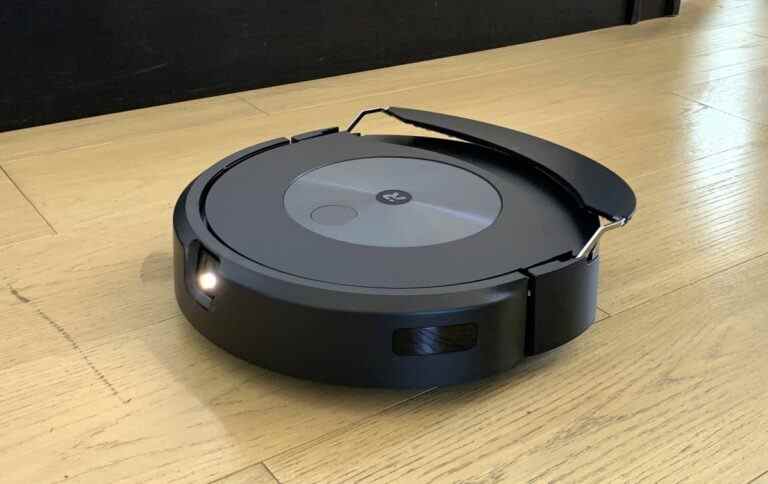 Le premier Roomba capable d’aspirer et de nettoyer est arrivé – et je viens de le voir en action