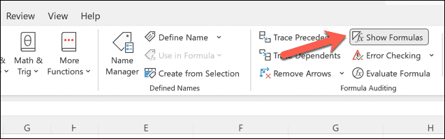 Pour afficher les formules dans Excel, appuyez sur Formules > Afficher les formules » width= »637″ height= »200″ src= »/pagespeed_static/1.JiBnMqyl6S.gif » onload= »pagespeed.lazyLoadImages.loadIfVisibleAndMaybeBeacon(this); » onerror= »this.onerror=null;pagespeed.lazyLoadImages.loadIfVisibleAndMaybeBeacon(this); »/></p>
<p>Ce n’est pas strictement nécessaire, car Excel démontrera visuellement la boucle de référence circulaire à l’aide de flèches, mais cela peut vous aider à identifier rapidement les références des cellules problématiques dans un grand classeur.</p>
<p>Avec la vue de formule active et avec la cellule contenant la référence circulaire sélectionnée, cliquez sur le bouton « Retracer les précédents ».</p>
<p><img class=