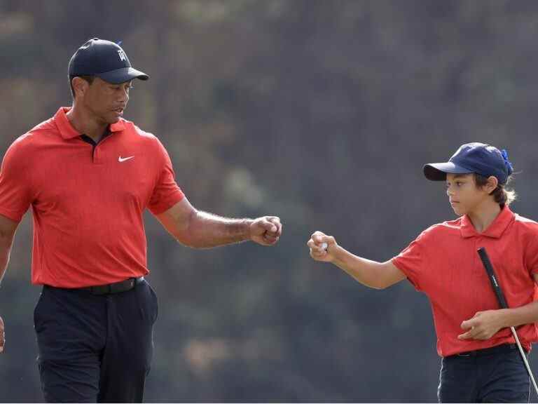 Des caddies Tiger Woods pour Charlie, son fils de 13 ans