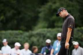 Corey Conners du Canada et l'équipe internationale réagissent à un putt manqué sur le 17e vert lors des matchs en simple du dimanche lors de la quatrième journée de la Coupe des présidents 2022 au Quail Hollow Country Club le 25 septembre 2022 à Charlotte, en Caroline du Nord.  (Photo de Jared C. Tilton/Getty Images)