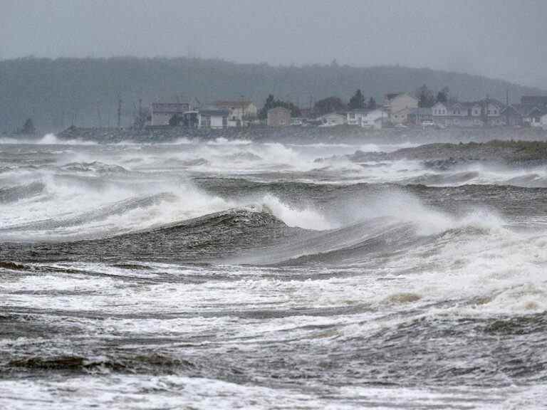 Une femme de Terre-Neuve-et-Labrador portée disparue après que Fiona a balayé des maisons dans la mer et fait des ravages sur la côte est