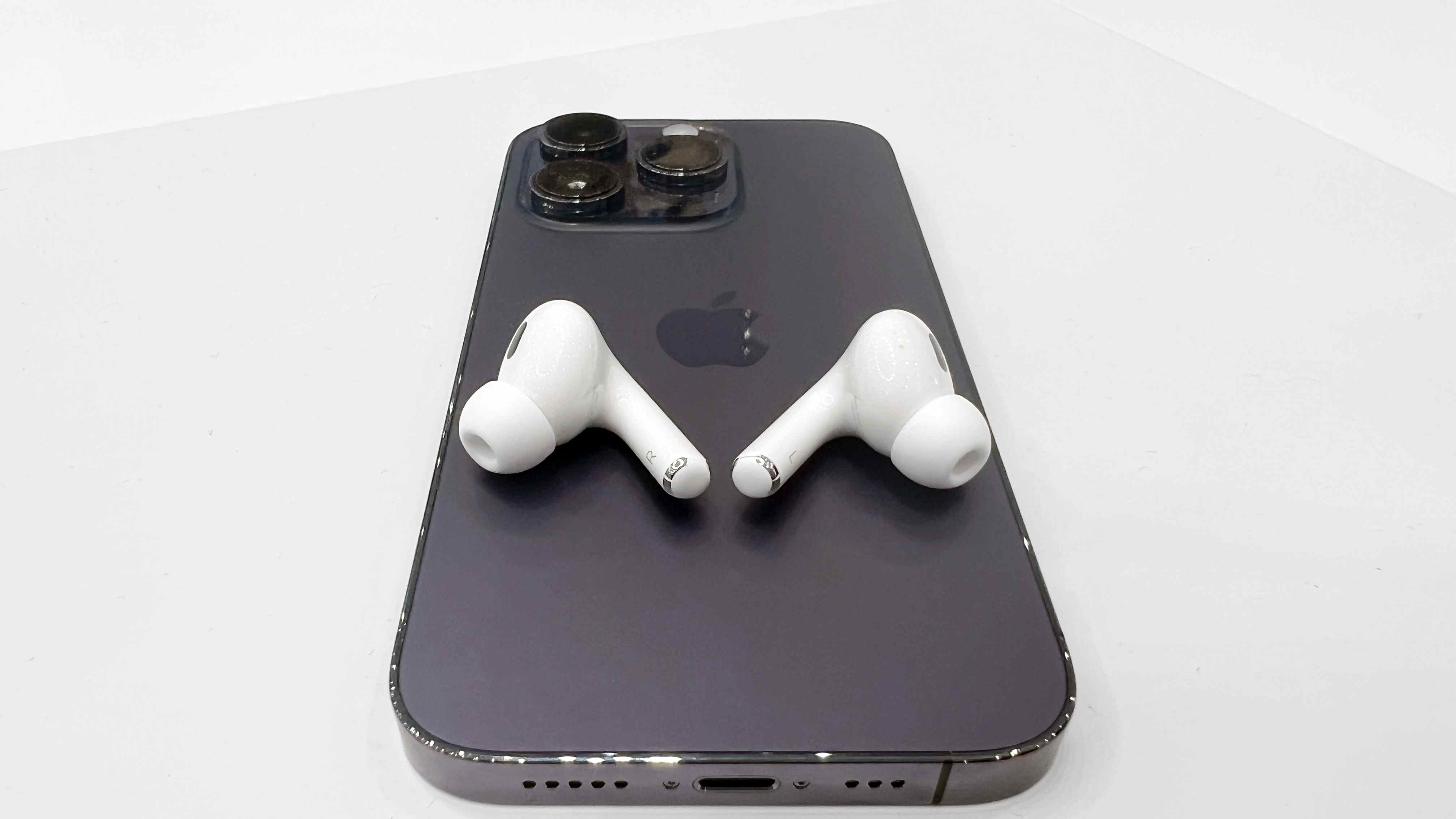 Image des AirPods Pro 2 en action lors du lancement