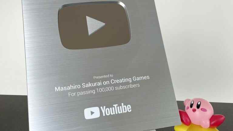 Aléatoire : Masahiro Sakurai montre son bouton de lecture argenté sur YouTube
