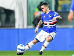 Sebastian Giovinco de Sampdoria frappe une passe.