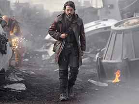 Cassian Andor (Diego Luna) dans ANDOR de Lucasfilm, exclusivement sur Disney+.