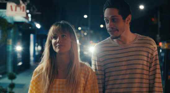 Bande-annonce "Meet Cute": Kaley Cuoco utilise le voyage dans le temps pour changer son histoire d'amour avec Pete Davidson (VIDEO)