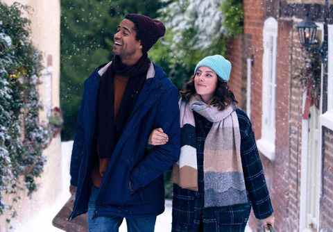 Alfred Enoch et Kaya Scodelario, ce Noël