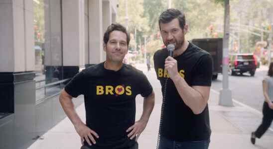 "Billy on the Street" revient : Billy Eichner exhorte les hétéros à voir "Bros" même si "Je ne suis pas Florence Pugh" le plus populaire doit être lu