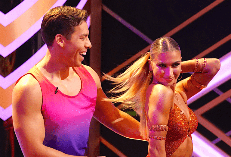 ‘DWTS’: la danseuse professionnelle Daniella Karagach sort avec COVD – Joseph Baena