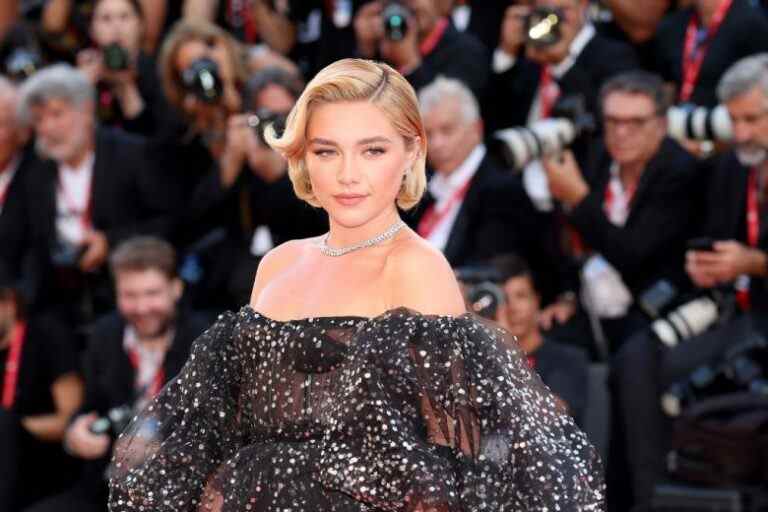 VENICE, ITALY - SEPTEMBER 05: Florence Pugh attends the "Don't Worry Darling" red carpet at the 79th Venice International Film Festival on September 05, 2022 in Venice, Italy. (Photo by Franco Origlia/Getty Images)