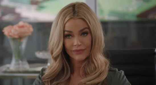 Denise Richards parle de montrer ses "fous" sur OnlyFans et comment son mari y joue