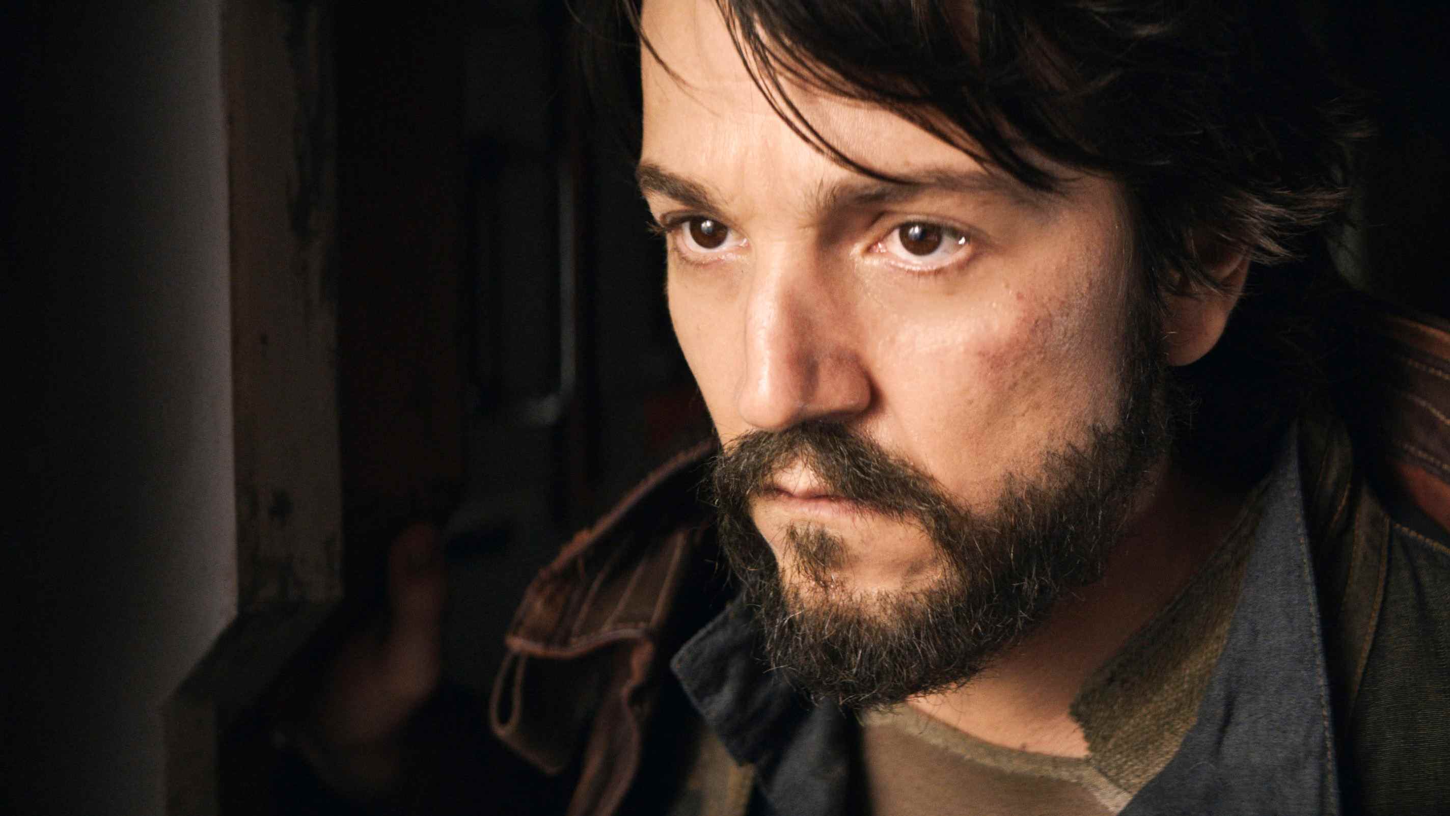 Diego Luna dans le rôle de Cassian Andor dans la série Star Wars : Andor