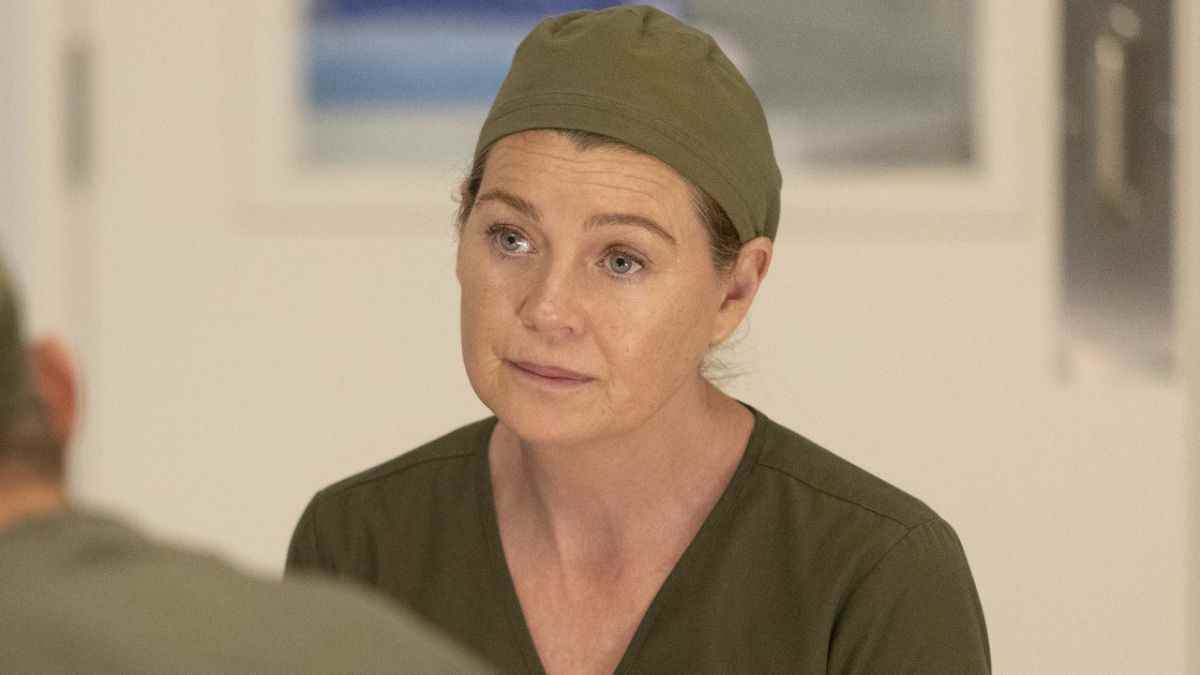 Meredith Grey in green scrubs.