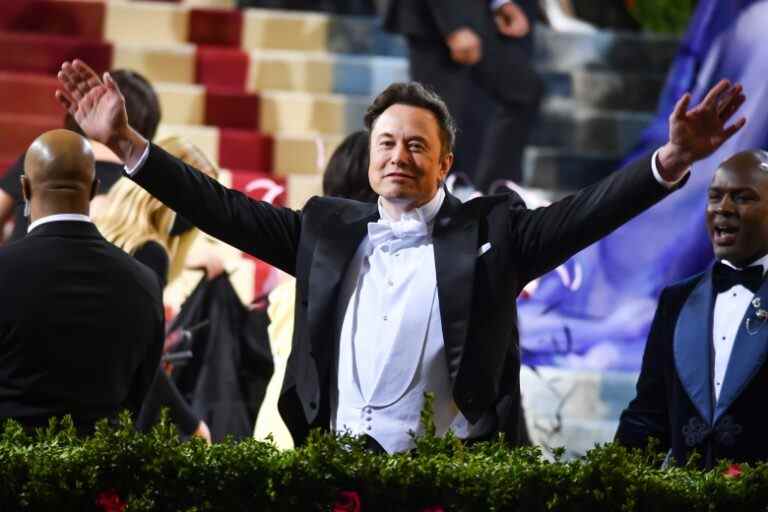 NEW YORK, NEW YORK - MAY 02: Elon Musk attends the the 2022 Met Gala celebrating "In America: An Anthology of Fashion" at The Metropolitan Museum of Art on May 02, 2022 in New York City. (Photo by Noam Galai/GC Images)