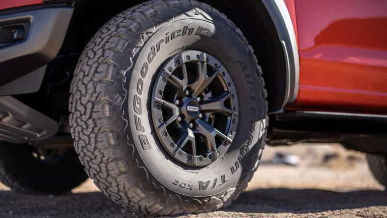 Ford F-150 Raptor 37 sous rappel pour écrous de roue desserrés, éjections de roue potentielles