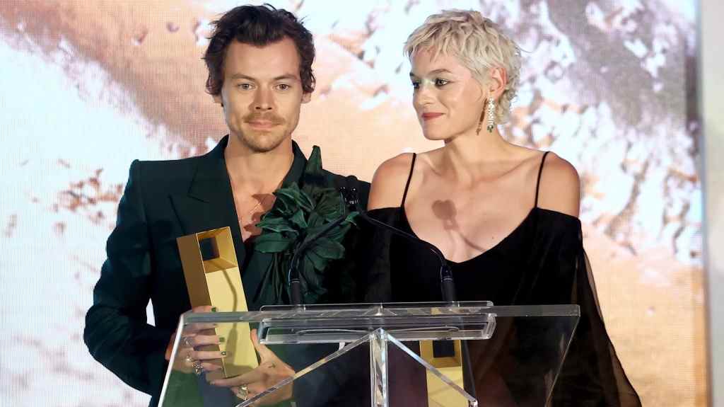 Harry Styles accepte son premier prix d'acteur de la saison des Oscars Le plus populaire doit être lu Inscrivez-vous aux newsletters Variety Plus de nos marques
	
	
