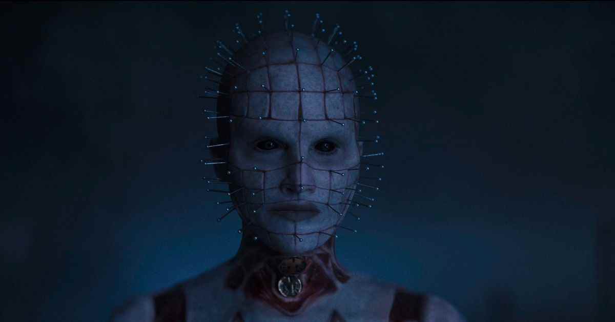 Jamie Clayton a l'air vif alors que le nouveau Pinhead du redémarrage de Hellraiser
