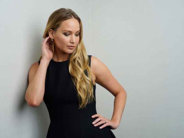 Jennifer Lawrence révèle qu’elle a fait une fausse couche alors qu’elle était « seule à Montréal »