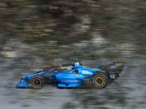 Jimmie Johnson, pilote américain de Chip Ganassi Racing, freine dans le virage 9 lors de la course automobile finale de la saison IndyCar à Laguna Seca Raceway le dimanche 11 septembre 2022, Monterey, Californie.