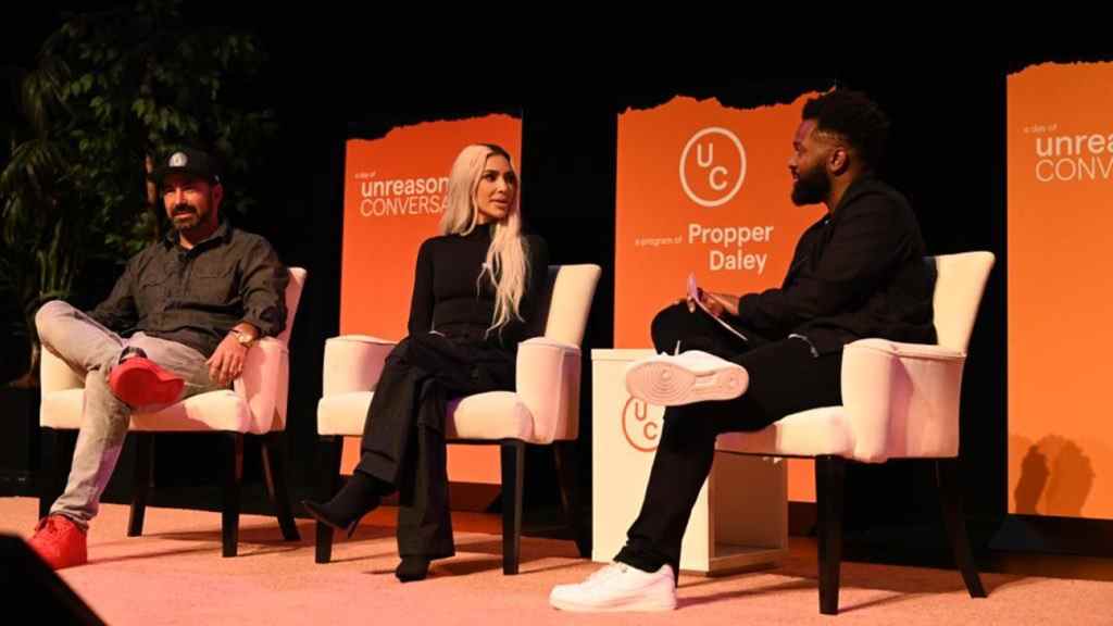 Kim Kardashian et Scott Budnick parlent de justice pénale et de narration au sommet Propper Daley
