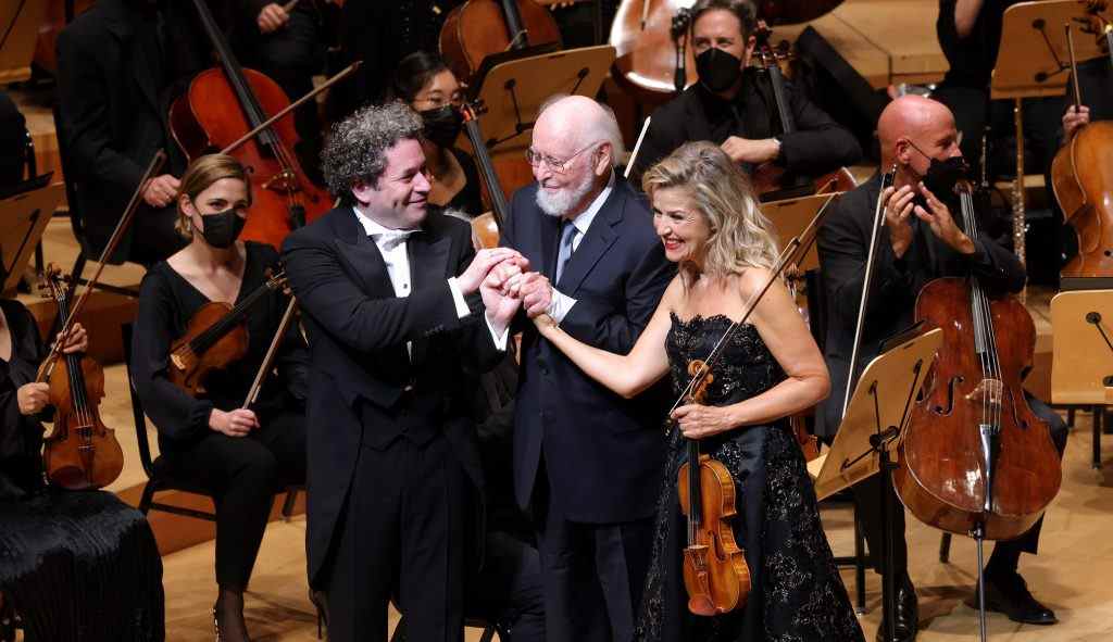 LA Phil Gala salue le 90e anniversaire de John Williams avec la première d'un concerto et une interprétation entraînante de ses succès cinématographiques Les plus populaires doivent être lus Inscrivez-vous aux newsletters Variety Plus de nos marques
	
	
