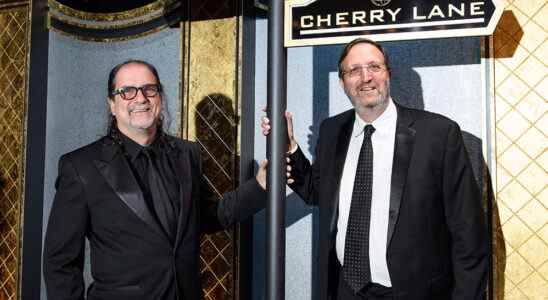 L'Académie nomme Glenn Weiss et Ricky Kirshner producteurs de la 95e cérémonie des Oscars, prévoit d'explorer les options de diffusion en continu et de « revigorer » la cérémonie les plus populaires doivent être lus