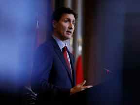 Le premier ministre du Canada Justin Trudeau participe à une conférence de presse sur la réponse du gouvernement fédéral à l'ouragan Fiona, plus tard rétrogradé en tempête post-tropicale, à Ottawa, le 26 septembre 2022.