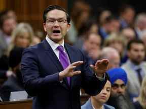 Le chef du Parti conservateur du Canada, Pierre Poilievre, prend la parole lors de la période des questions à la Chambre des communes sur la Colline du Parlement à Ottawa le 22 septembre 2022.