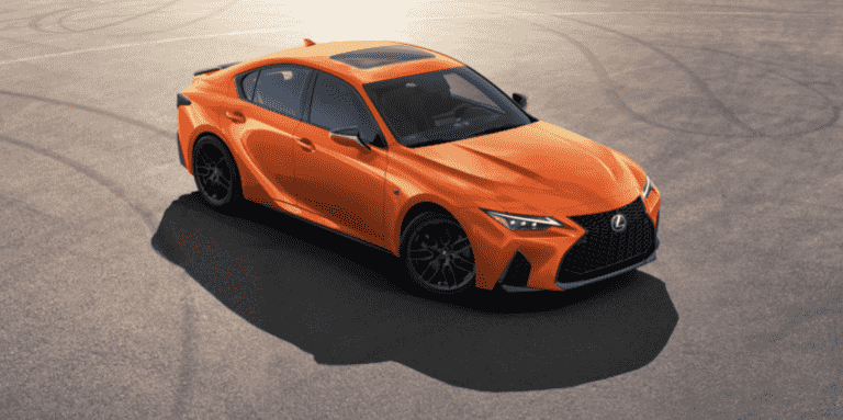 La Lexus IS 2023 ajoute une nouvelle couleur flashy et un ensemble apparence