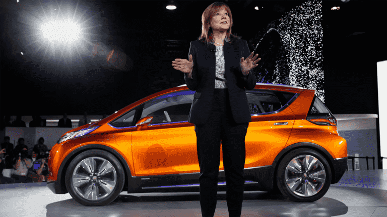 La PDG de GM, Mary Barra, déclare que la pénurie de puces pourrait s’étendre au-delà de 2023