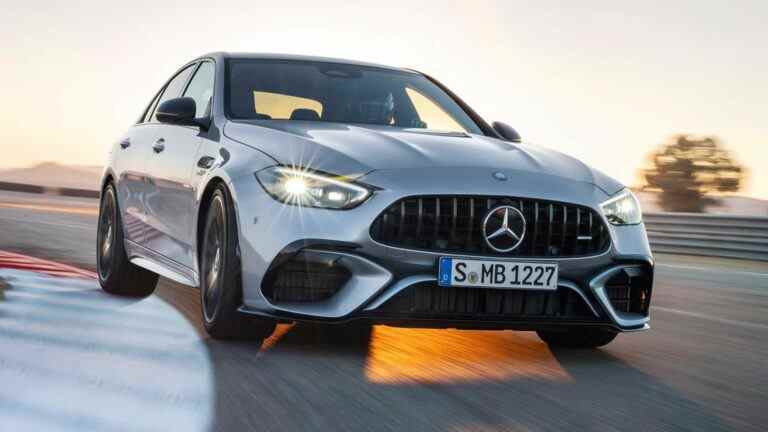 La performance de la Mercedes-AMG C63 SE 2024 obtient deux fois moins de moteur, beaucoup plus de puissance