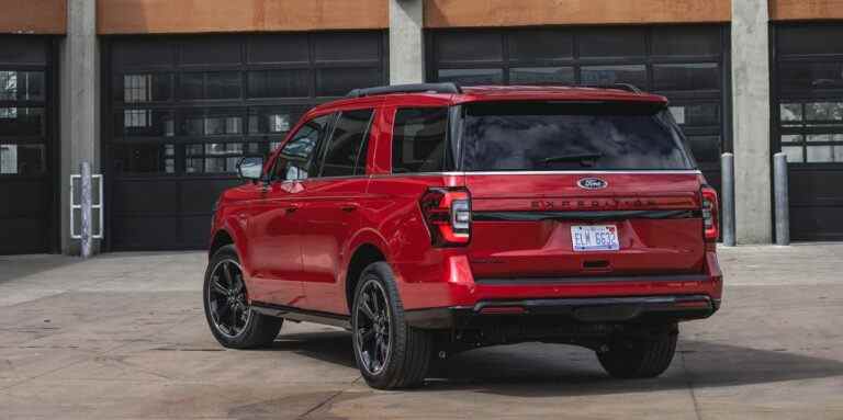 La performance furtive du Ford Expedition 2022 apporte une vitesse sournoise