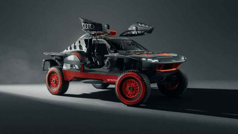 La voiture de rallye déjà sauvage Audi RS Q E-Tron E2 devient plus sauvage et réduit le poids pour le combat à Dakar