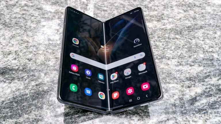 Le Galaxy Z Fold 4 est génial, mais Samsung a besoin d’un gros pliable moins cher