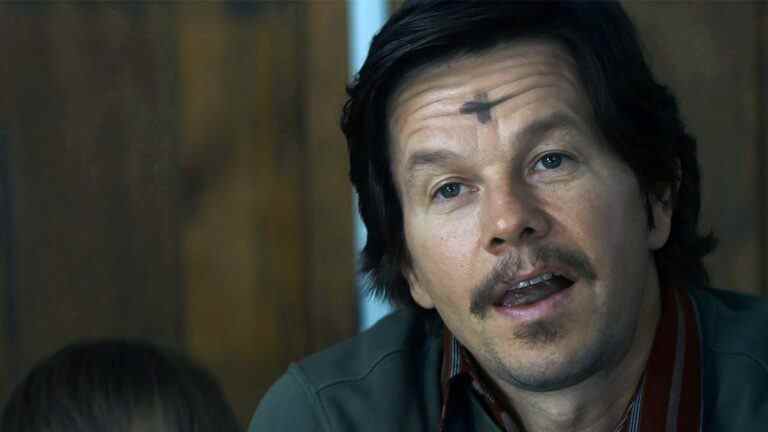 Le père Stu de Mark Wahlberg est le film n ° 1 de Netflix – mais devriez-vous regarder?