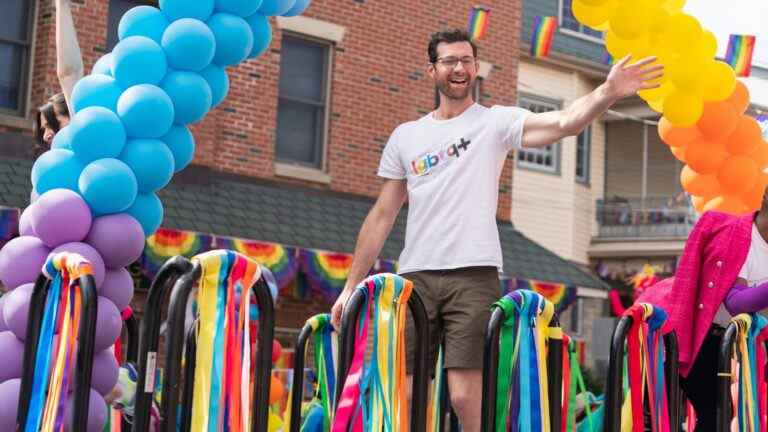 Le personnage Bros de Billy Eichner a été inspiré par un classique Holly Hunter Rom-Com
