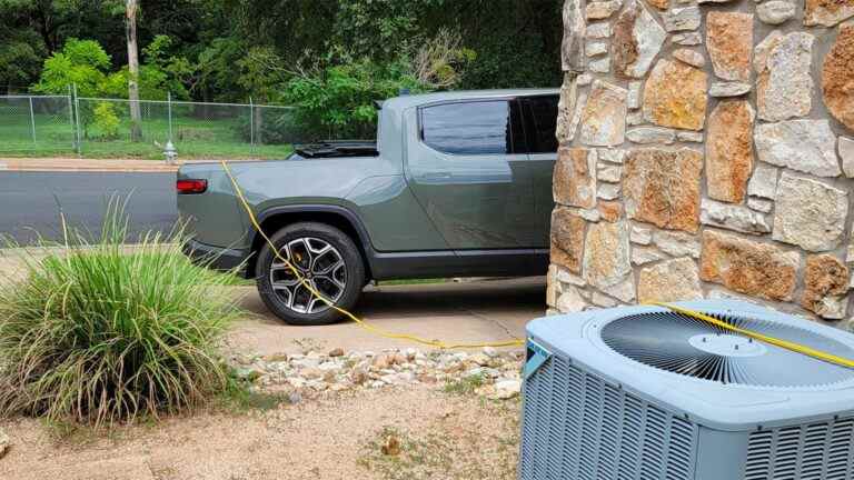 Le ramassage électrique Rivian alimente la vasectomie pendant la panne